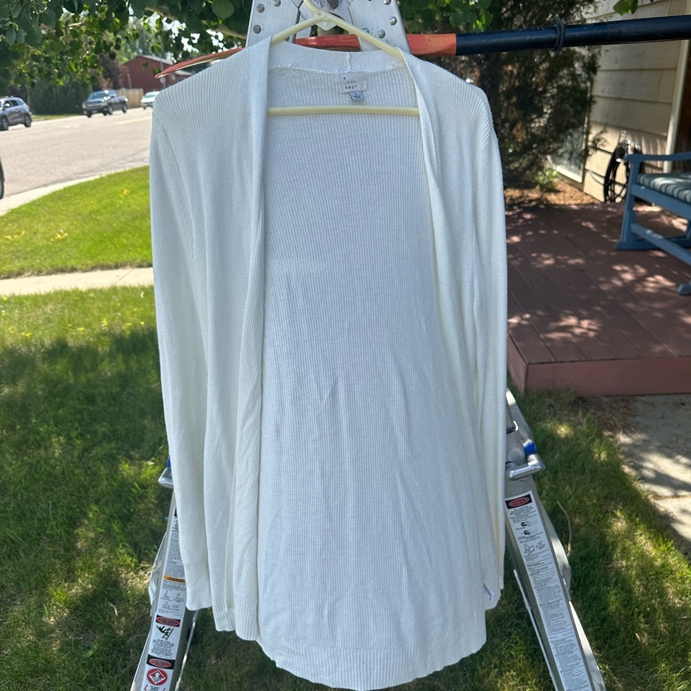 White ribbed cardigan